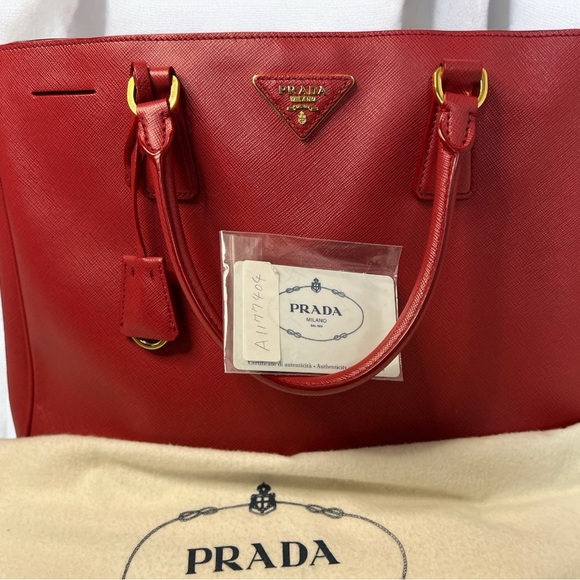 Prada Saffiano Lux Large Tote in Fuoco (Red) / Circa 2012 - Picture 11 of 11